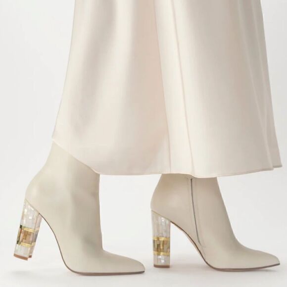 FREYA ROSE
LONDON  - Picture 3 of 14